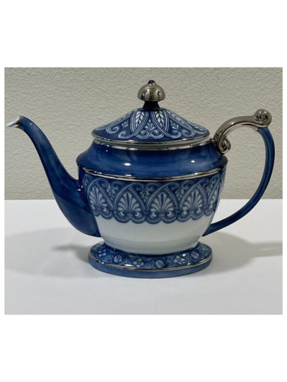 BOMBAY Company Vintage Collector Royal/White Porcelain Teapot Arabesque Pattern